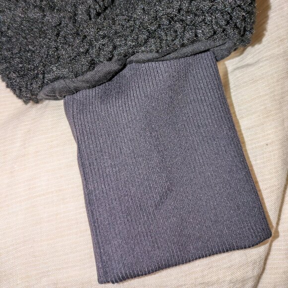 Quince Women's Sherpa Jacket in Black sz M NWT Removable Hood Full Zip - Picture 9 of 9